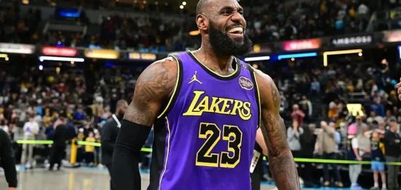 LeBron James Scores Late as Los Angeles Lakers End Losing Streak with Win