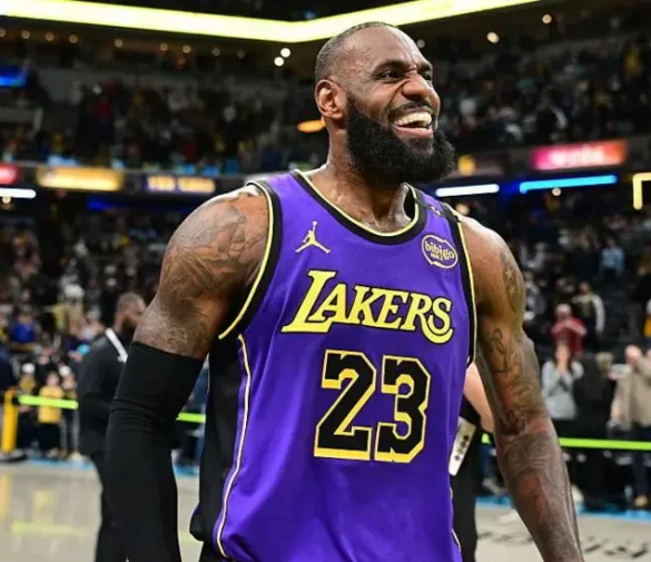 LeBron James Scores Late as Los Angeles Lakers End Losing Streak with Win